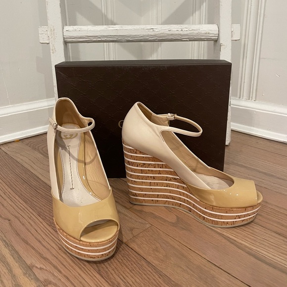 GUCCI STRIPED WEDGE, EILIN CREAM LEATHER & TAN PATENT SIZE 38, 4.75” heel - Picture 3 of 10
